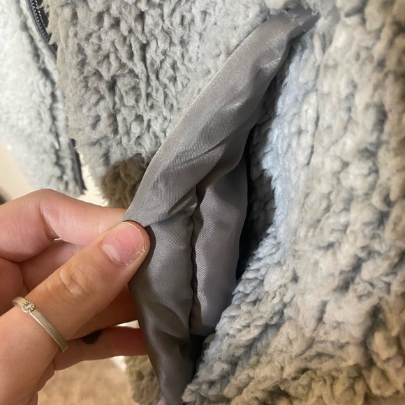 Fuzzy Zip-Up Vest - Picture 4 of 7